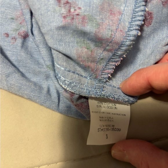 Lush 100% cotton Jean skirt with pink flowers. NWOT. Size small - Picture 5 of 7